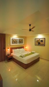 Golden Cassia Infopark Business Hotel