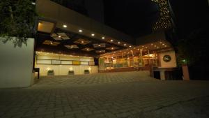 Golden Cassia Infopark Business Hotel