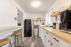 Steps to Coffee & Breweries - Paws & Pines Escape