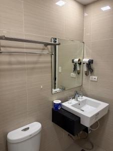 Venice Luxe Condo, Pool, Netflix, Canal Mall Access For 3 guests only