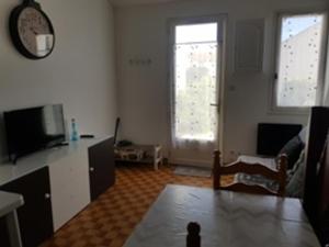 Studio mezzanine proche plage avec terrasse, parking et animaux admis - FR-1-194-326