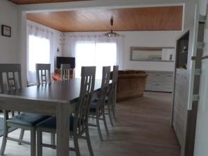 Maison rénovée près de la plage, avec parking, idéale pour 46 personnes - FR-1-194-340