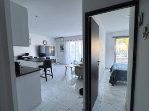 T2 climatisé, parking privé, proche plage - FR-1-100-366