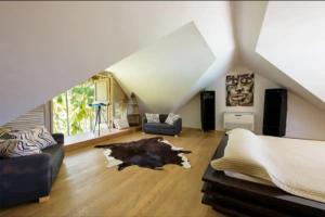 Grandi spazi vista mare piscina infinity con grotta taina