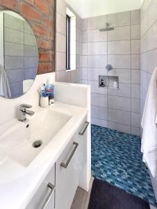 Getaway between the sea and the mountains