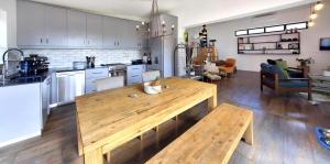 Getaway between the sea and the mountains