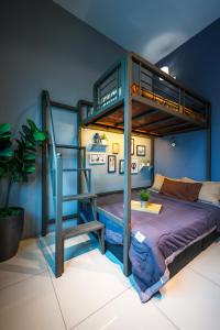 32 cozy stay Projector, Karaoke , BBQ, 7 carpark, 4 bedroom