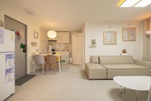 Stay Young #3 Rooms # 5 Beds # Line 2 Line 5 Yeongdeungpo-gu Office Station #Hongdae # Yeouido