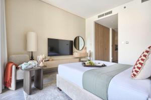 Frank Porter - Peninsula One