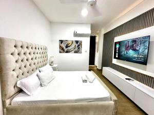 AQUA GARDENS LUXURY SEAVIEW HOMESTAY BAOBAB RD NYALI Msa