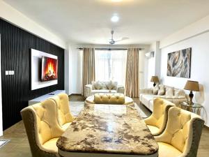 AQUA GARDENS LUXURY SEAVIEW HOMESTAY BAOBAB RD NYALI Msa