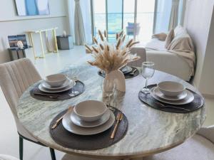 GRANDE SIGNATURE RESIDENCES direct Burj Khalifa view and Private Fountain Show at high floor with DXB AIRPORT VIP Shuttle option