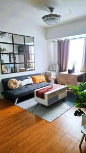 Family Haven Tagaytay - 1 BR - up to 6 Pax - Taal View - Full Kitchen - FAST Wi-Fi -
