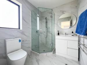 Brand New Elegant 4BR Retreat Home w Backyard