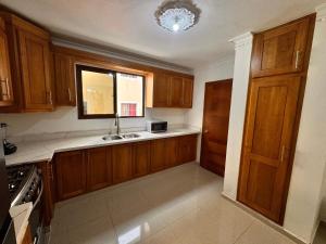 NEW 8apts enjoy HUGE 4 bedrs