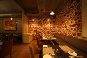 Hotel Luxe Opera NH8 - 7km from IGI Airport Delhi