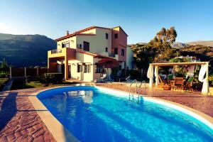 Family Villa Ellis Plakias with private pool 200m to the beach walking distance to the amenities