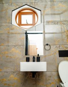 The Valley Escape - The Palm View