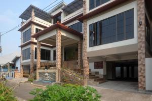 Urbanview Grand Lotus Hotel by RedDoorz