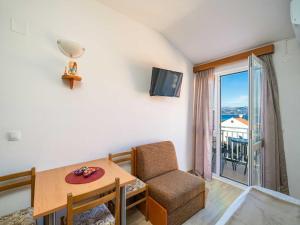 Apartments Senjo - Studio Apartment with Balcony and Sea View Apartman 2