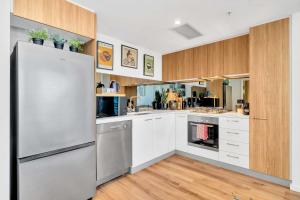 Luxe on Franklin with Car Park, Lap Pool, Sauna, BBQ