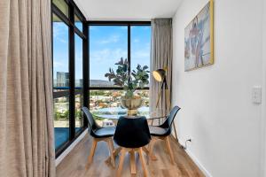 Luxe on Franklin with Car Park, Lap Pool, Sauna, BBQ