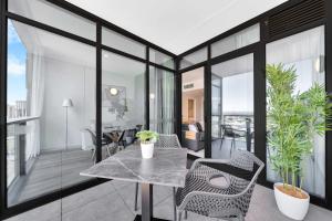 Luxe on Franklin with Car Park, Lap Pool, Sauna, BBQ
