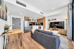 Luxe on Franklin with Car Park, Lap Pool, Sauna, BBQ