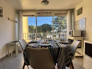 Appartement 2 pièces cabine dans résidence avec piscine 4 couchages AR070-D209