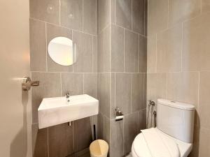 Iconic Regency Seaview Homestay with Rooftop Pool