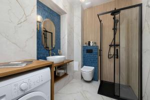 Elegant Apartment with a Work Space Close to the City Center by Noclegi Renters