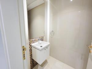 Damac Upper Crest - Blue Ocean Holiday Homes