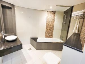 Damac Upper Crest - Blue Ocean Holiday Homes