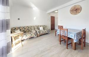 3 Bedroom Gorgeous Apartment In Tavernes De La Valldig