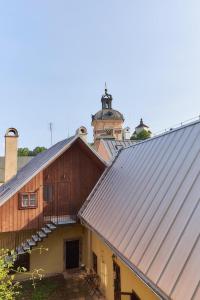 Apartmán v studni na streche