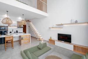 Villa Casa Zaya B - Stylish Mezzanine 1BR Home in Canggu