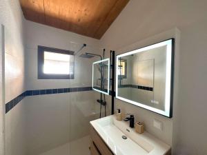 Mazet Victor pour 4 personnes avec vue mer et piscine collective à La Londe-Les-Maures