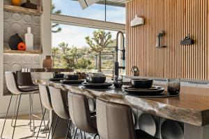 Dragonfly by Fieldtrip Luxe Oasis w Resort Pool