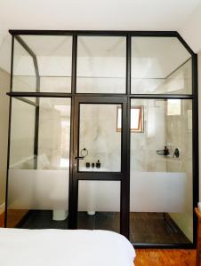 The Valley Escape - The Petite Executive Suite