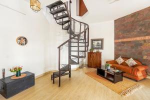 Berlin House Pet-friendly 4-BHK Hillside Getaway Amid Pine Forests with Valley & Sunset Views Near Kasauli