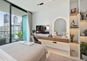 Stylish JVC Studio Hotel-Style Comfort