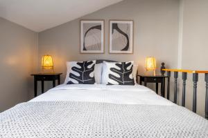 Central 4-Bedroom House with Private Terrace and 2 Bathrooms