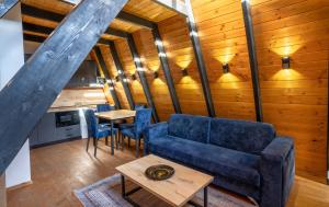 Golden Cabin 2 Gjinar by PikHost