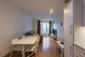 Cathedral Views 2BR Central Belfast Sleeps 6