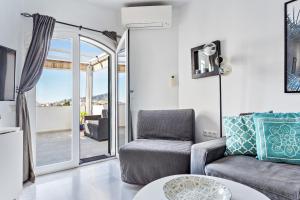 Sea View Home with 3 Terraces near Burriana Beach