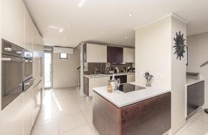 Elegant penthouse with breathtaking sea views