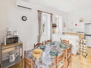 Gîte mitoyen pour 4 avec piscine commune