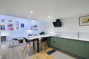 Contemporary Duplex with Two Bedrooms in Old Lille