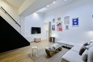 Contemporary Duplex with Two Bedrooms in Old Lille