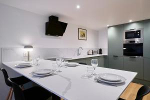 Contemporary Duplex with Two Bedrooms in Old Lille